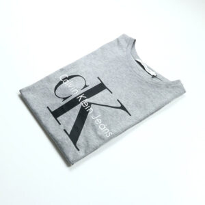 Calvin Klein férfi póló, világosszürke, feliratos, 100% pamut